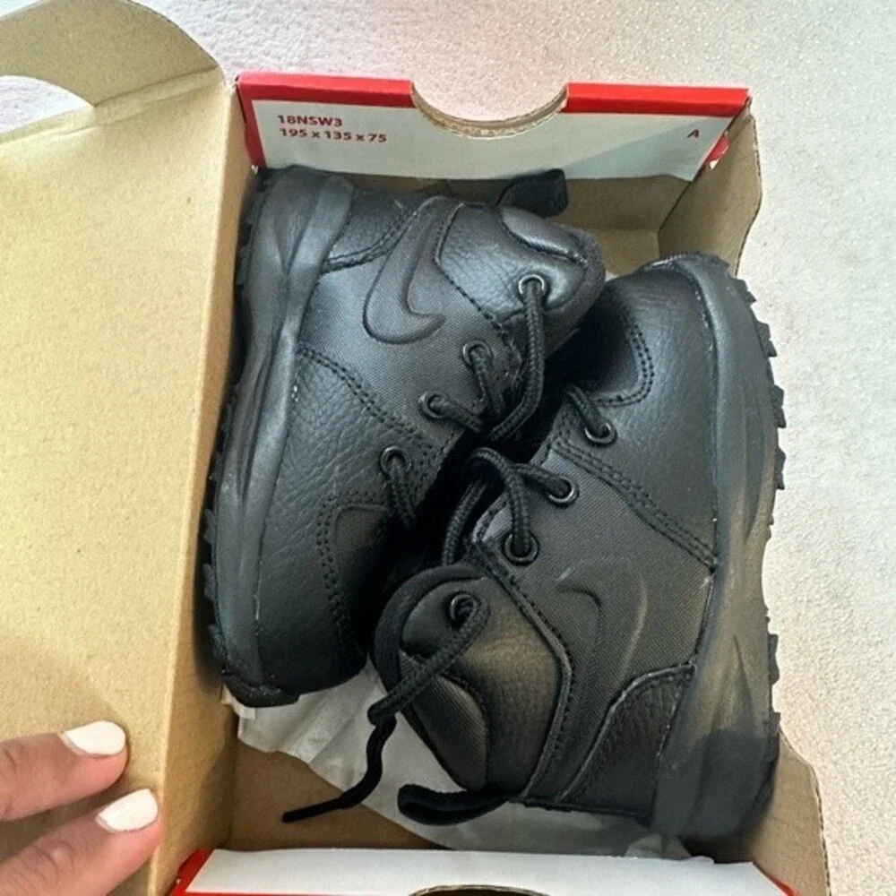 Nike Manoa Black Lace Up Boot Toddler size 6